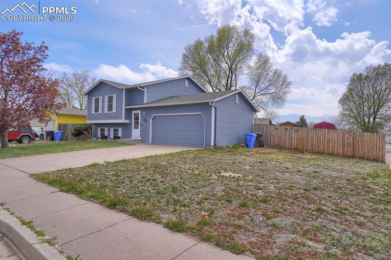 1710 Doherty Rd, Colorado Springs, CO 80916
