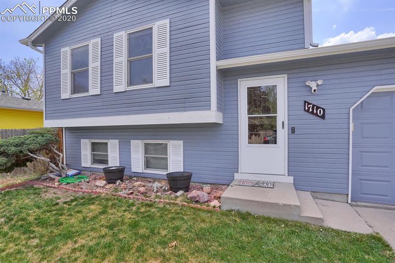 1710 Doherty Rd, Colorado Springs, CO 80916