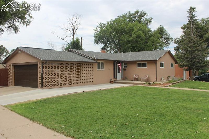 1724 Bonny Brae Ln, Pueblo, CO 81001
