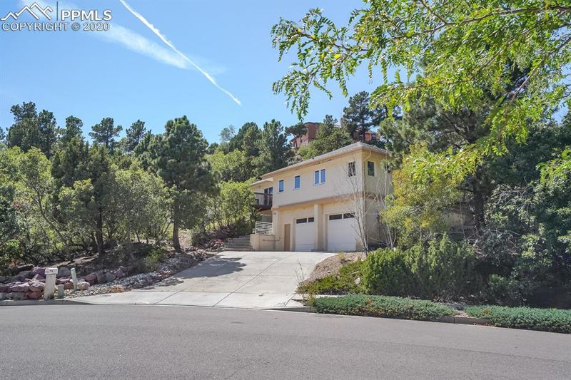 1725 Palm Dr, Colorado Springs, CO 80918