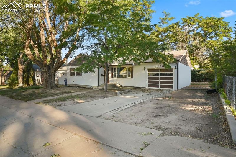 1726 Alexander Cir, Pueblo, CO 81001