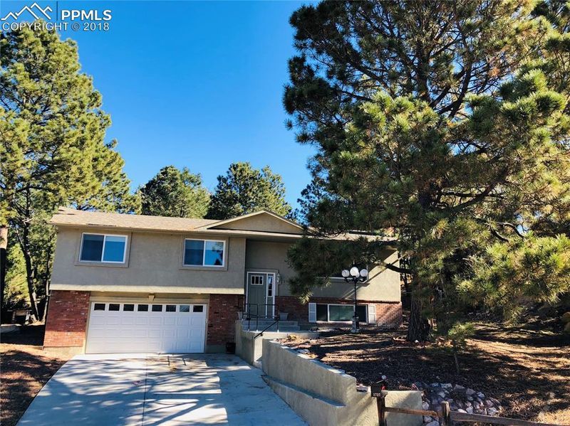 1727 Sanderson Ave, Colorado Springs, CO 80915