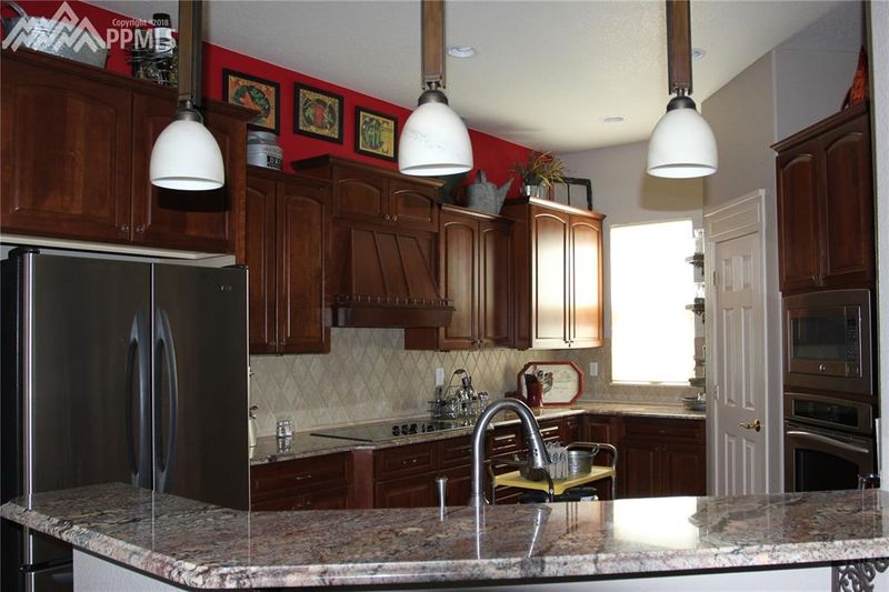 1735 Pine Mesa Grv, Colorado Springs, CO 80918