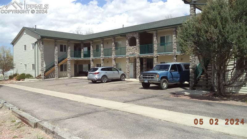 175 E Spruce St, Elizabeth, CO 80107