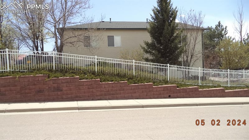 175 E Spruce St, Elizabeth, CO 80107