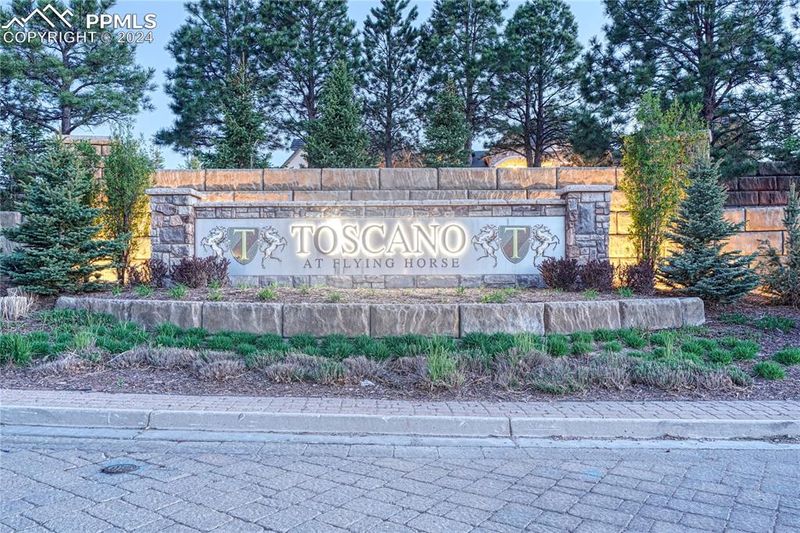 1754 Vine Cliff Hts, Colorado Springs, CO 80921