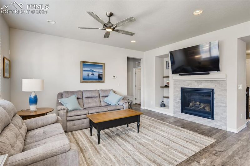 17951 Lake Side Dr, Monument, CO 80132