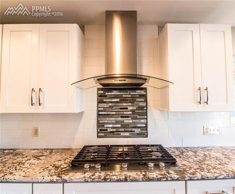 18 Thayer Rd, Colorado Springs, CO 80906