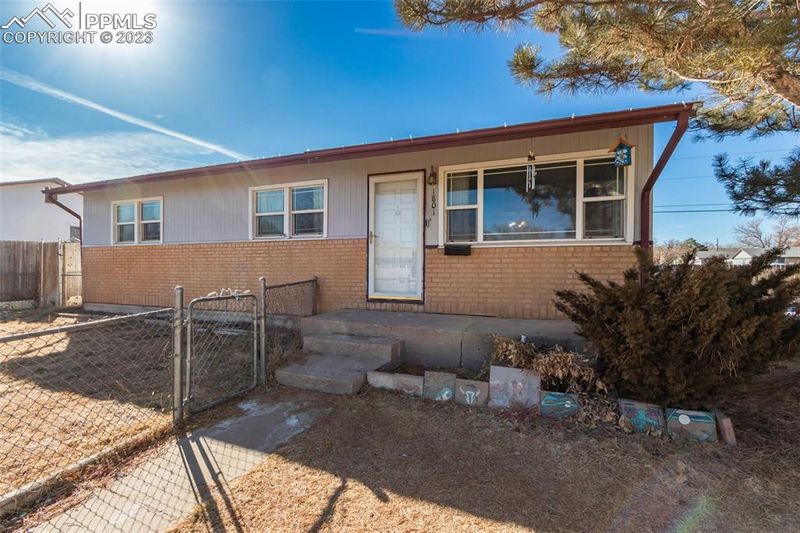 1801 Maplewood Dr, Pueblo, CO 81005