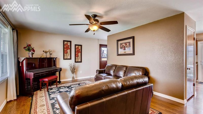 1809 Northview Dr, Colorado Springs, CO 80909