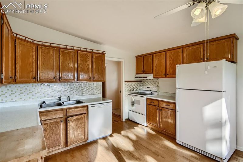 1810 Koshare Dr, Colorado Springs, CO 80904