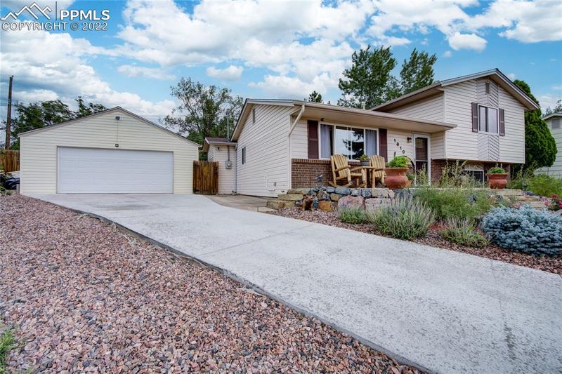1810 Mayan Ct, Colorado Springs, CO 80904