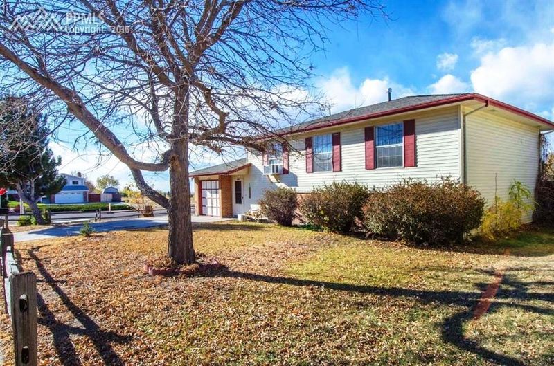 1810 Okeechobee Dr, Colorado Springs, CO 80915