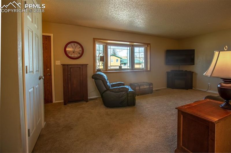 1811 Wooten Rd, Colorado Springs, CO 80915