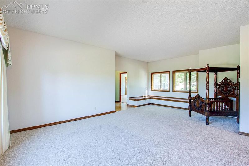 18120 Lakeview Ln, Monument, CO 80132