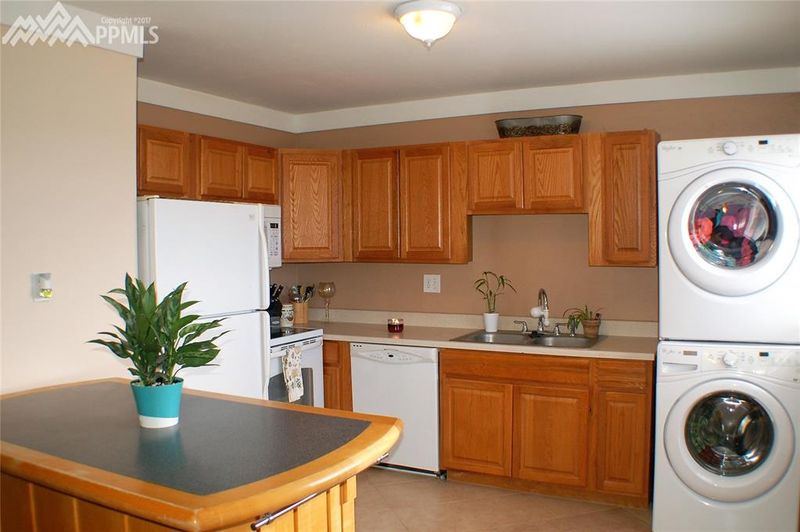 1815 Mohawk Rd, Pueblo, CO 81001