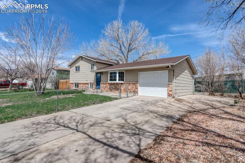 1815 River Dr, Fountain, CO 80817