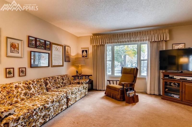 1817 N Wahsatch Ave, Colorado Springs, CO 80907