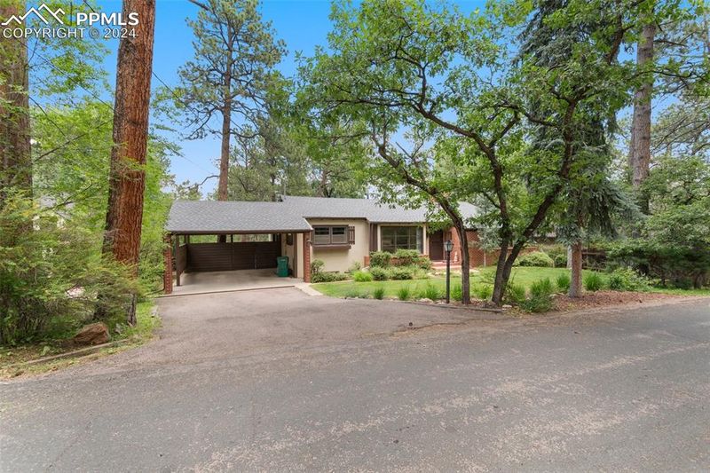 1818 Pine Grove Ave, Colorado Springs, CO 80906