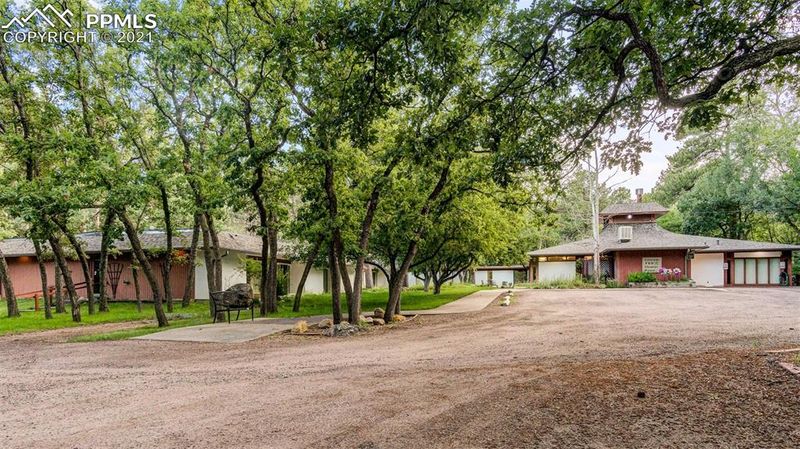 1819 Cheyenne Rd, Colorado Springs, CO 80906