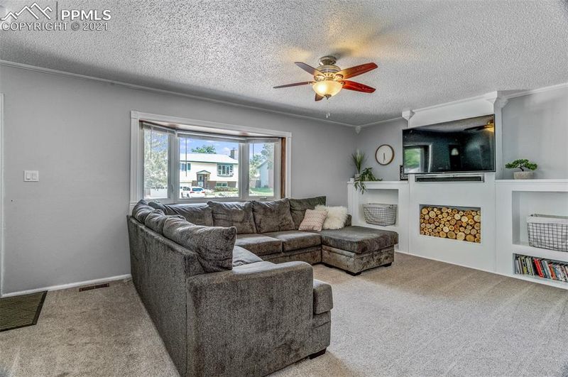 1819 Wooten Rd, Colorado Springs, CO 80915