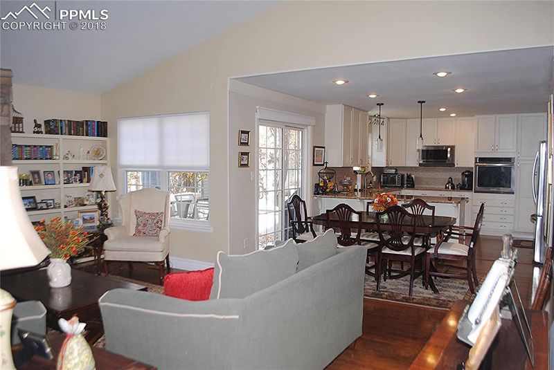 182 Cobblestone Dr, Colorado Springs, CO 80906