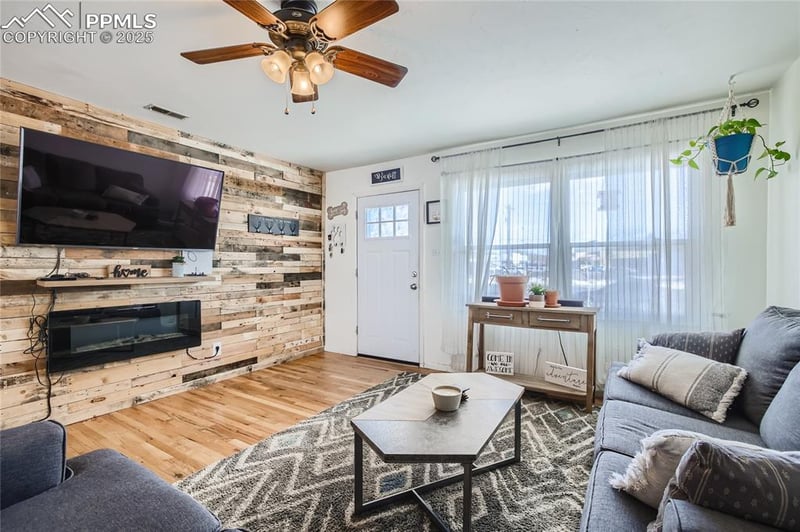 1822 Circle Dr, Colorado Springs, CO 80909