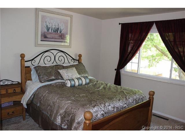 1822 Mayan Ct, Colorado Springs, CO 80904
