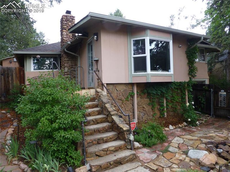 1822 Ridgeway Ave, Colorado Springs, CO 80906