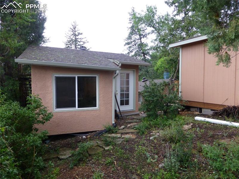 1822 Ridgeway Ave, Colorado Springs, CO 80906