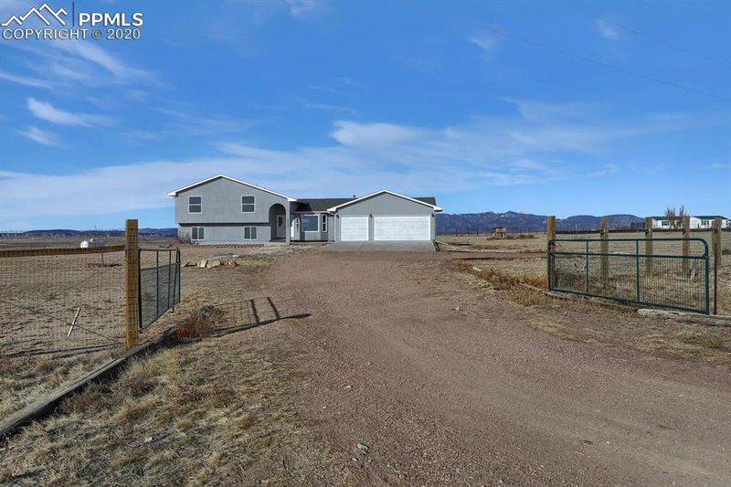 18320 Comanche Trl, Fountain, CO 80817