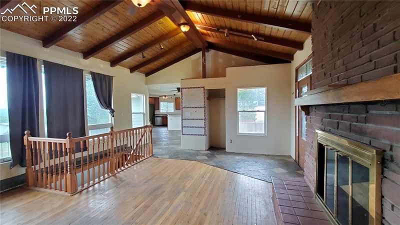 1845 Mesa Rd, Colorado Springs, CO 80904