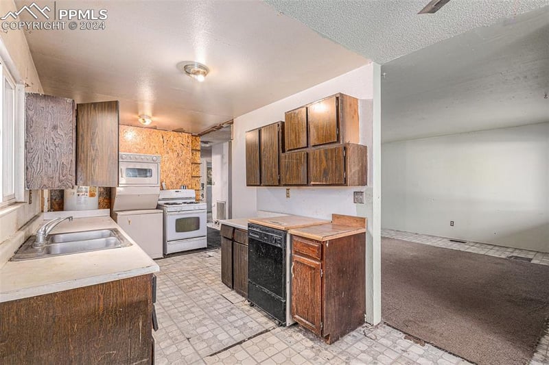1859 Monterey Rd, Colorado Springs, CO 80910