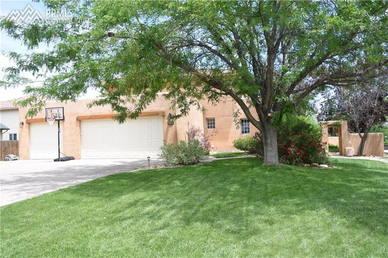 186 Alhambra Dr, Pueblo, CO 81005