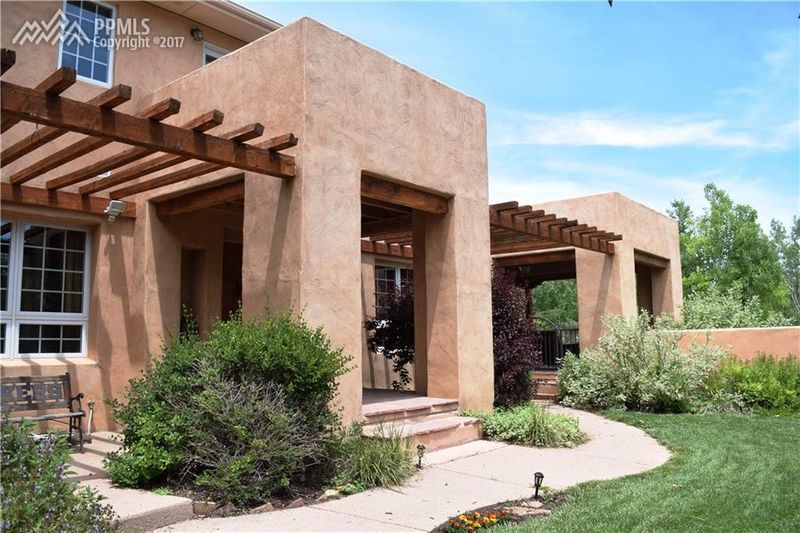 186 Alhambra Dr, Pueblo, CO 81005