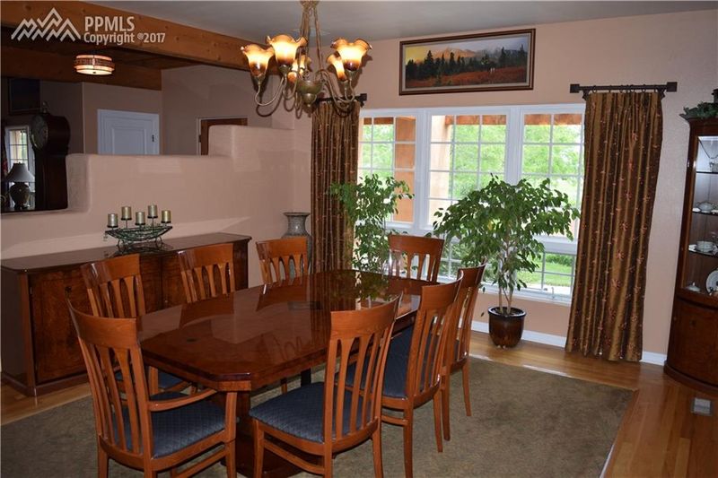 186 Alhambra Dr, Pueblo, CO 81005