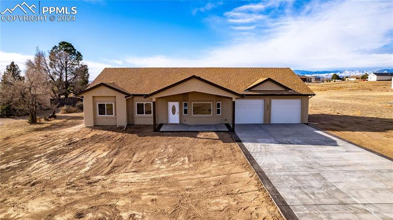 1860 W Chimazo Dr, Pueblo, CO 81007