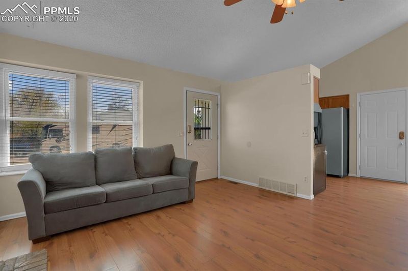 1860 Heatherdale Dr, Colorado Springs, CO 80915