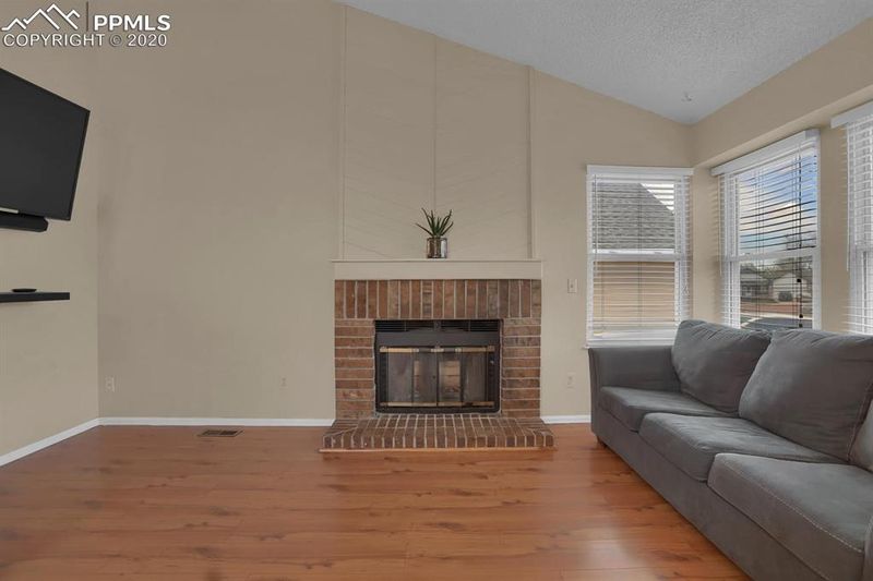 1860 Heatherdale Dr, Colorado Springs, CO 80915