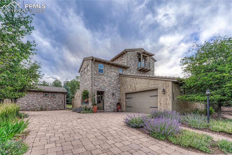 1861 La Bellezza Grv, Colorado Springs, CO 80919