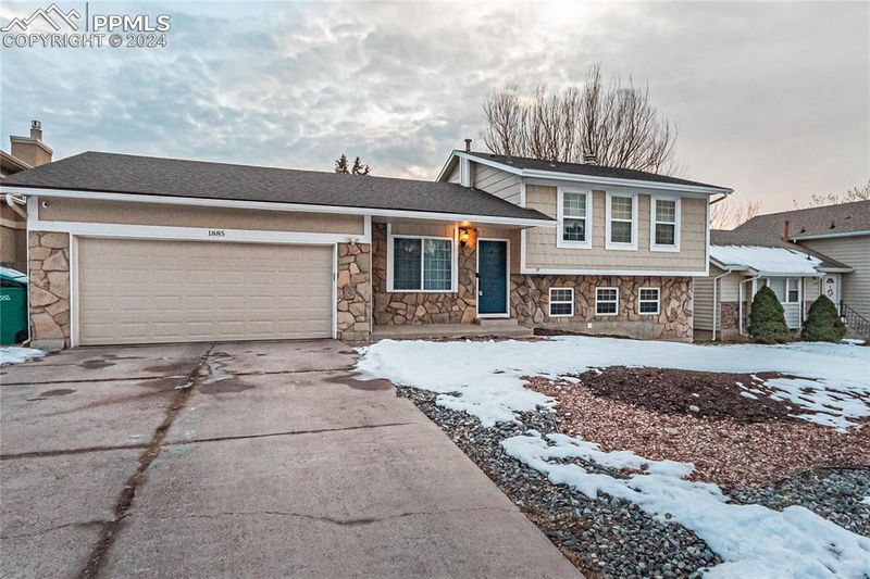 1885 Independence Dr, Colorado Springs, CO 80920