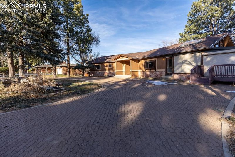 19 Crescent Ln, Colorado Springs, CO 80904