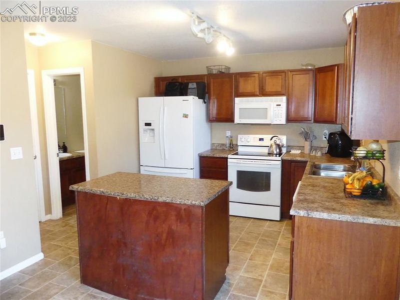 190 Audubon Dr, Colorado Springs, CO 80910