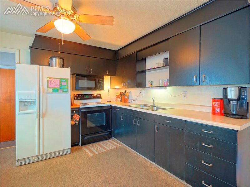 1904 Carlton Ave, Colorado Springs, CO 80909