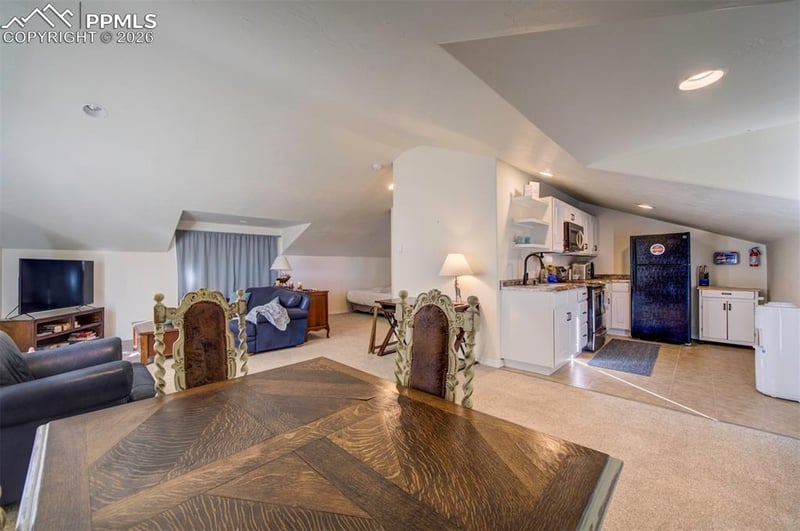 1905 Mesa Rd, Colorado Springs, CO 80904