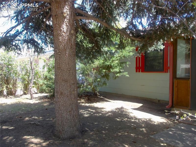 1907 Cascade Ln, Colorado Springs, CO 80906