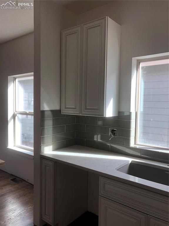 1907 W Cucharras St, Colorado Springs, CO 80904