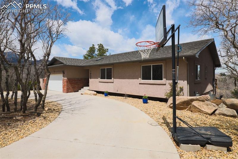 1908 Constellation Dr, Colorado Springs, CO 80905