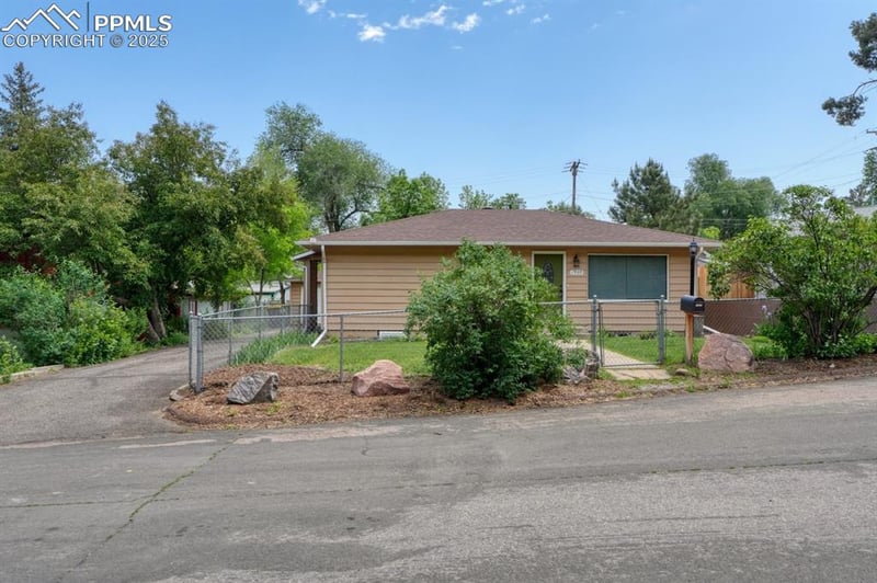 1909 Cascade Ln, Colorado Springs, CO 80906