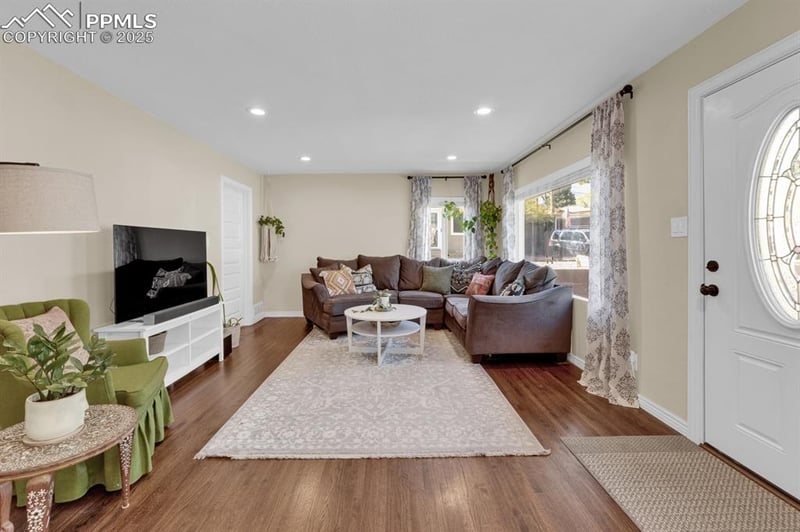 1909 Cascade Ln, Colorado Springs, CO 80906